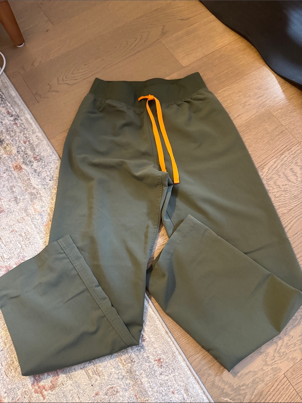 Figs women’s Livingston Pant in moss